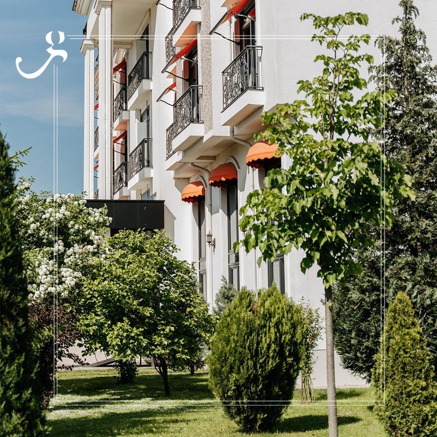 Hotel Garden Приштина Экстерьер фото