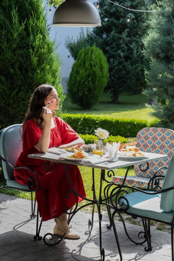 Hotel Garden Приштина Экстерьер фото