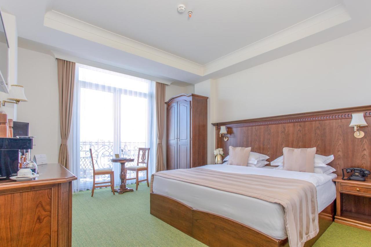Hotel Garden Приштина Экстерьер фото